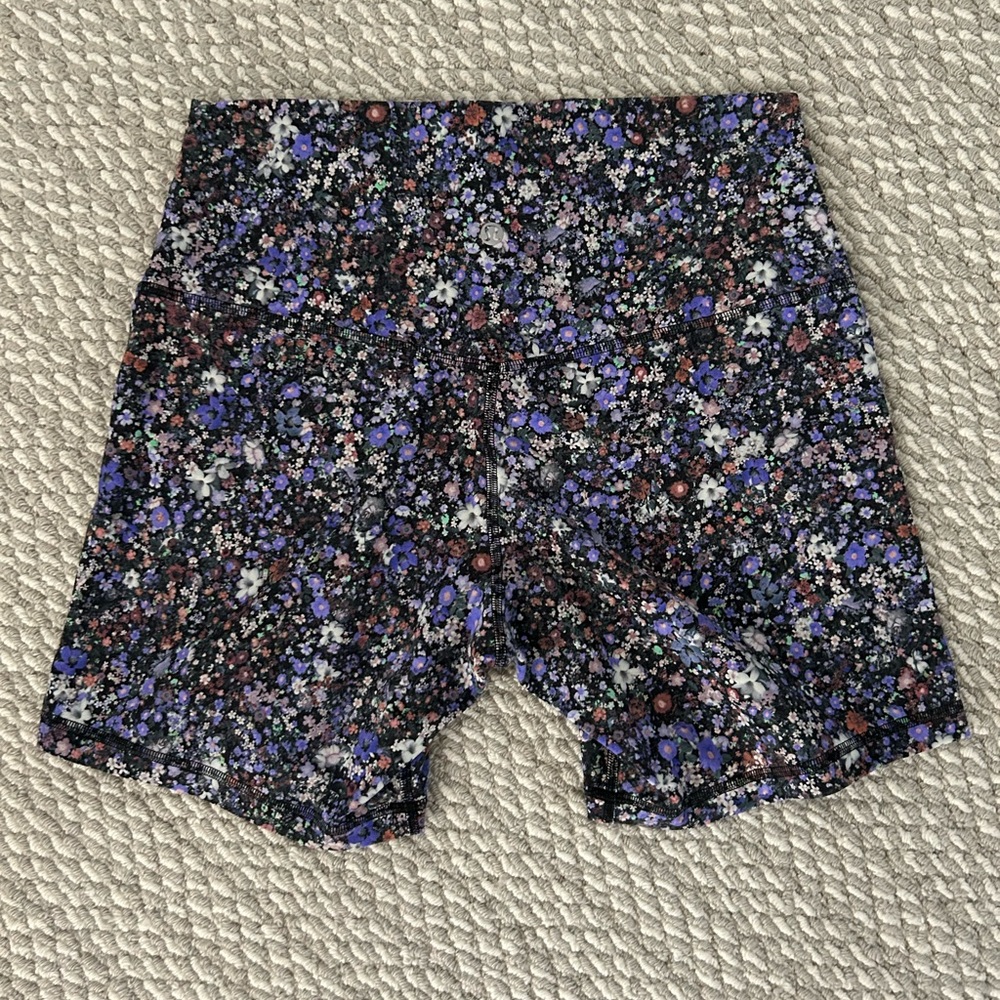 Lululemon Align 6” high rise short in Flower Burst Multi